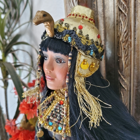 Porcelain Doll - Cleopatra - Paradise Galleries - Picture 4 of 9